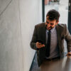Man uses the onOffice app on his smartphone